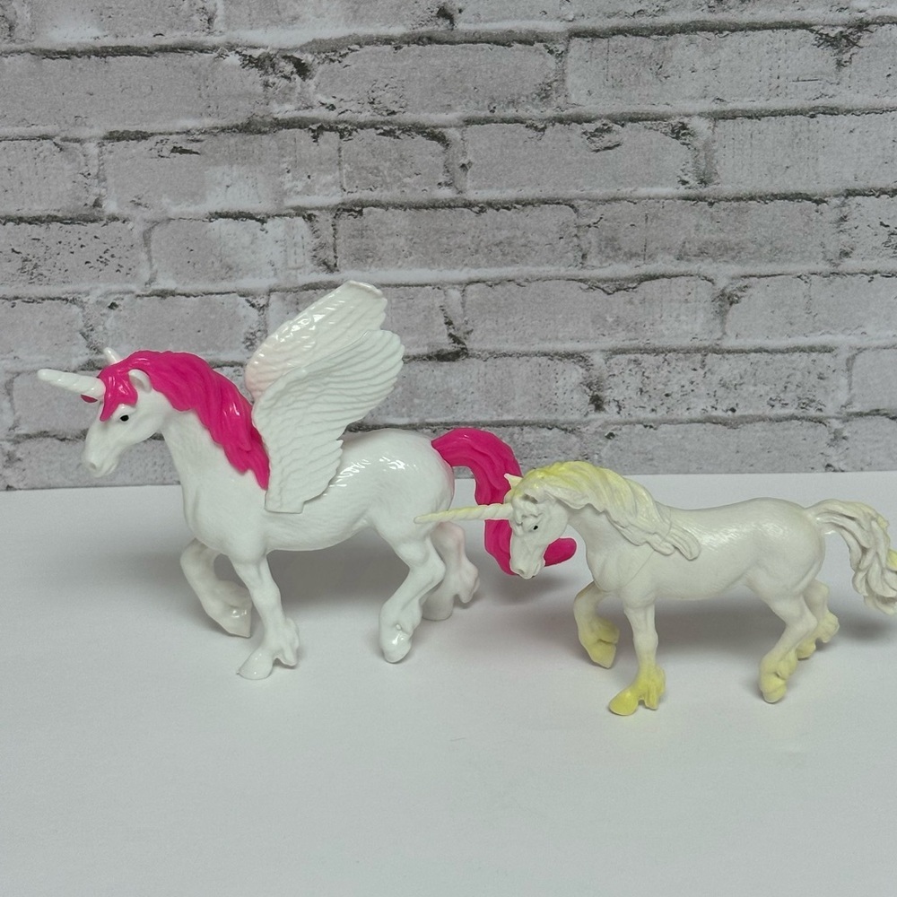 Unicorn & Unicorn Pegasus Plastic Toys Lot of 2